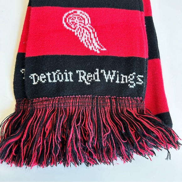 NHL Forever Collectibles Detroit Redwings Scarf NWT Red Black stripes fringe - Picture 3 of 8
